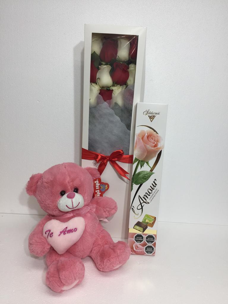 Caja con 12 Rosas m�s Bombones de 116 Gramos y Peluche 30 cm